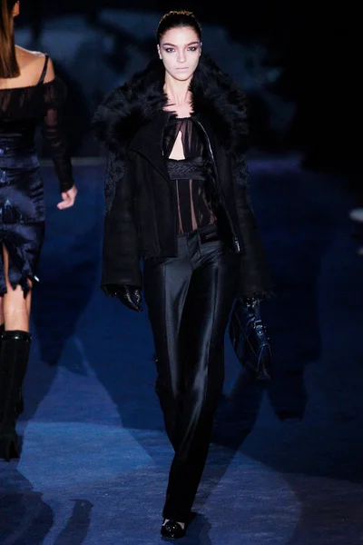 Look 10